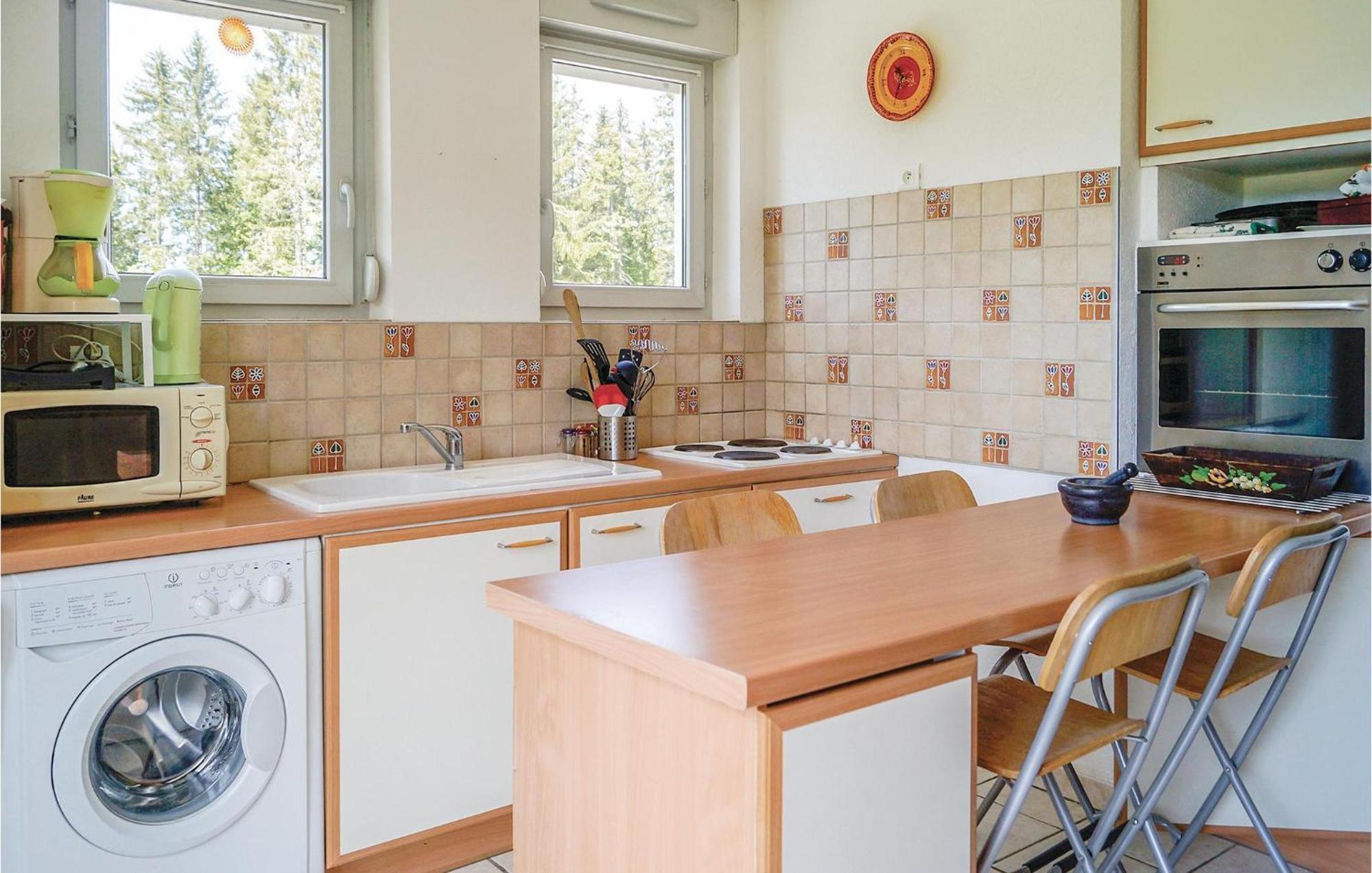 Cozy Apartment In Premanon With Kitchenette Kültér fotó